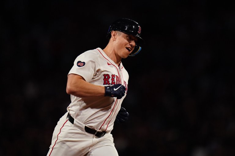 Tyler O'Neill Wins MLBPA's AL Comeback Player of the Year Award