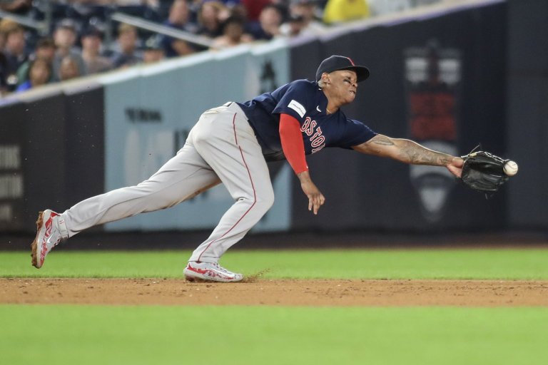 Rafael Devers’ Best Defensive Plays of the Season